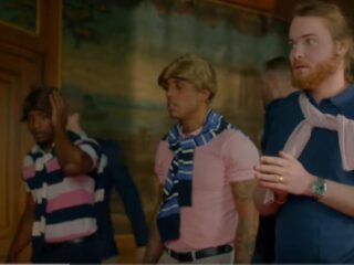 Bizzey, Poke en Donnie worden ontgroend bij studentenvereniging in ‘Skaffa’