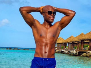 Jandino gaat half jaar op vakantie: "Nu is het tijd voor Dino"