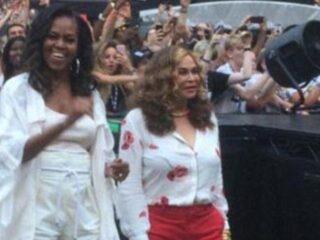 Michelle Obama geniet van Beyoncé-concert met dochters en Tina Lawson