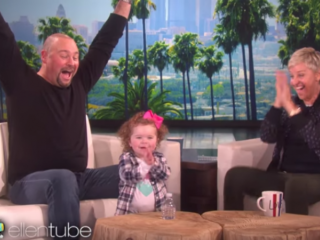 VIDEO: Ellen verrast fles-flippende 'dab' peuter