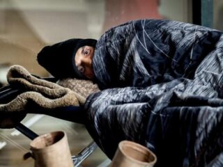 FunX-luisteraar Edson biedt daklozen een douche aan bij hem thuis