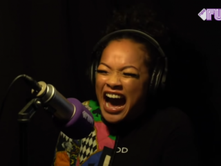 Lauwtje schreeuwt de boel bij mekaar tijdens DiXte Confessions