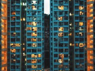 Tienduizenden Hongkongers wonen in ruimte zo klein als parkeerplaats