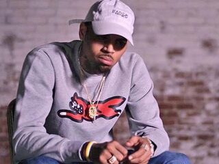 VIDEO: Chris Brown vertelt uitgebreid wat er in de auto gebeurde op de avond dat hij Rihanna in elkaar sloeg