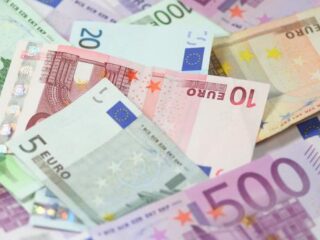 Hoeveel verdien jij? ''Vertel het vooral niet aan je collega's!''