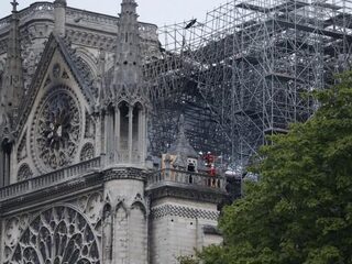 Franse miljardair stelt 100 miljoen beschikbaar voor heropbouw Notre-Dame