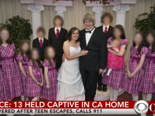 Politie redt 13 verwaarloosde kinderen van hun ouders