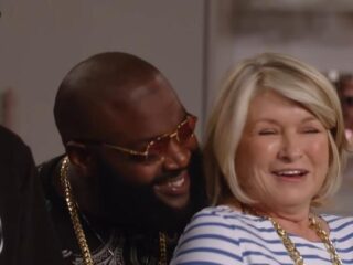 Rick Ross versiert Martha Stewart in de keuken