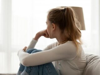 Voel jij je down door de crisis? Deze tips en tricks helpen je op weg