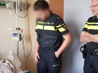 Deniz (17) verrast zijn ongeneeslijk zieke vader in politie-uniform