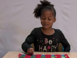 Sunny Bergman bespreekt de onbewuste privileges van witte Nederlanders in 'Wit is ook een kleur'