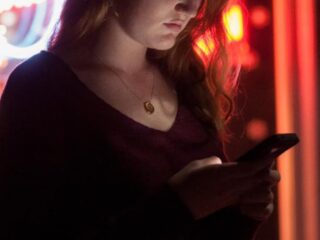 Expose-Instagramaccounts wakkeren het gesprek over seksueel misbruik aan