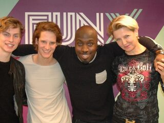 Pas ontdekt model poseert voor nieuwe kledinglijn van 'Belgische topartiest'