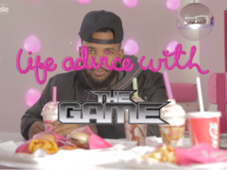 ABOUT LAST NIGHT: The Game beantwoordt idiote vragen van fans