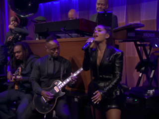 Ariana Grande zingt Natural Woman als ode aan Aretha Franklin