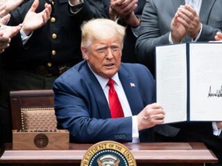 Deze maatregelen gaat Trump nemen om politiegeweld tegen te gaan