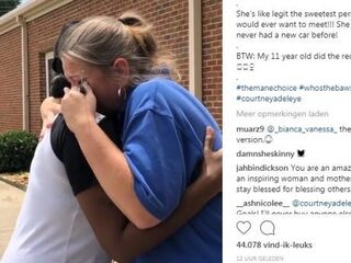 Ouders kopen auto voor lerares van hun dochters