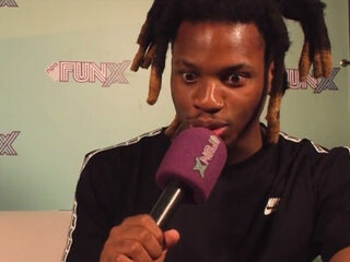 ''What are those?!'' Denzel Curry gaat helemaal los op de cameraman