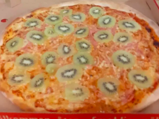 Wereldwijd woeste reacties op kiwi-pizza