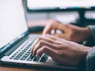 Dit is hoeveel extra sollicitatiebrieven je moet schrijven met een migratieachtergrond