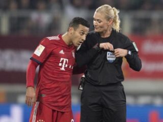 Wedstrijd Bayern München niet op Iraanse zender wegens vrouwelijke scheidsrechter