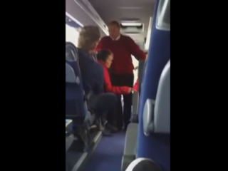 Chauffeur gooit gekleurde vrouw uit bus