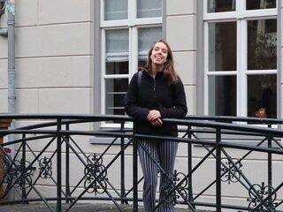 Linne (19) valt in risicogroep en is extra voorzichtig: "Ik neem het niet met een korreltje zout"