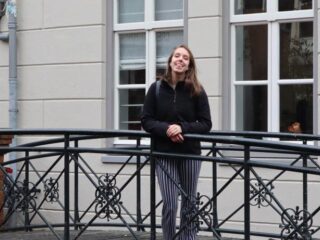 Linne (19) valt in risicogroep en is extra voorzichtig: "Ik neem het niet met een korreltje zout"