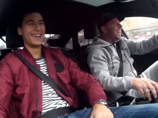 VIDEO: Lachen met Anwar El Ghazi in de auto bij Andy van der Meyde