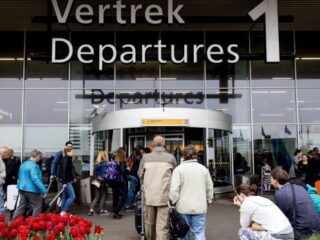 Iemand afzetten op Schiphol gaat je straks geld kosten