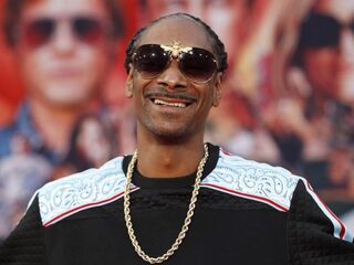 Snoop Dogg heeft een fulltime jointdraaier in dienst
