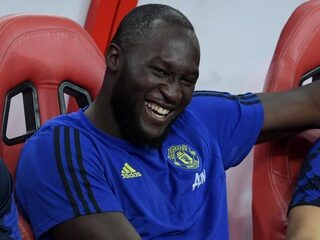 Lukaku reageert met foto op kritiek over gewicht: 'Not bad for a fat boy'
