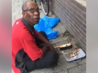 Ophef om oude vakkenvuller die wordt gebruikt voor rotklusjes