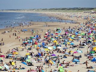 Rioolwater in zee bij Scheveningen: 'Ga niet zwemmen'