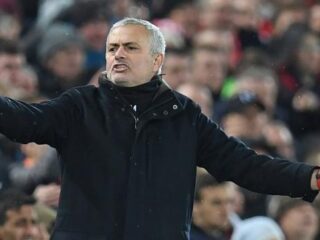 Ontslagen Mourinho ontvangt bizar bedrag van Manchester United