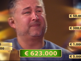 VIDEO: Emotionele Arno wint groot geldbedrag bij Miljoenenjacht en belt meteen zijn ouders