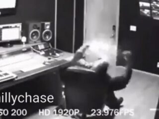 VIDEO: Mobieltje 'ontploft' in gezicht van CeeLo Green