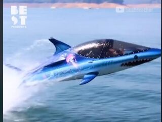 Deze boot kan 100 km per uur en springen als een dolfijn