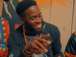 Waarom je de jonge Afrikaanse afrobeat-artiest Juls moet leren kennen