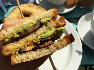 7x de beste vegan hotspots in Amsterdam (waar je ook met een omnivoor naartoe kan)