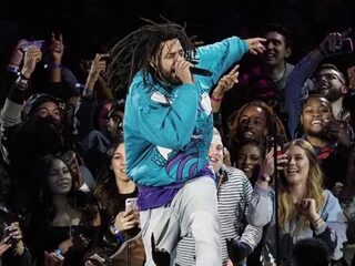 J. Cole geeft show weg tijdens de NBA All-Star Game