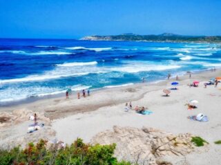 Toeristen gearresteerd in Sardinië na meesmokkelen van 40 kilo zand