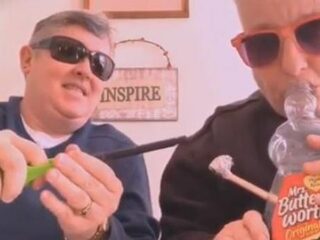 Dit gepensioneerde, wietrokende lesbische stel is razend populair op Instagram