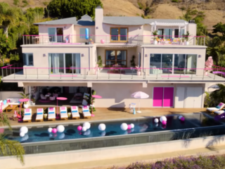 Logeren bij Barbie in haar roze droomvilla wordt echt mogelijk