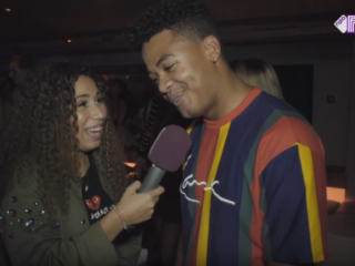 Ouassima speelt Ja/Nee-spel bij Bizzey's Bootfeest op ADE