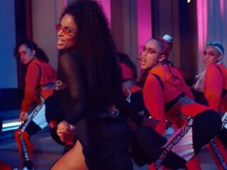 Ciara's moves zijn next level in videoclip 'Level Up'