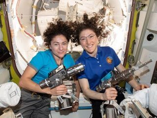 Bijzonder: voor het eerst ruimtewandeling met alleen vrouwen