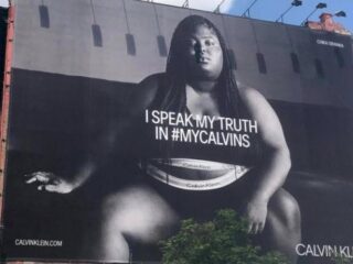 Ophef en discussie over reclamebord Calvin Klein