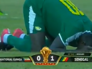 Uitgejouwde Sadio Mané huilt na gewonnen wedstrijd van Senegal