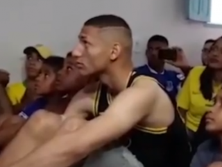 Cute: Voetballer Richarlison en familie horen dat hij geselecteerd is voor Braziliaanse elftal